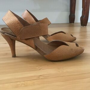 Almost new woman shoes